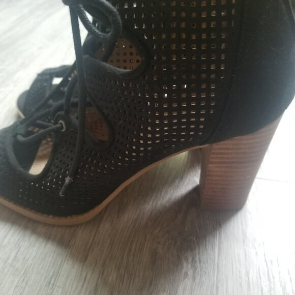 Report Open Toe Shoes Women’s Size 8 Heel Pumps Suede Black Perforated Manmade - Picture 9 of 12